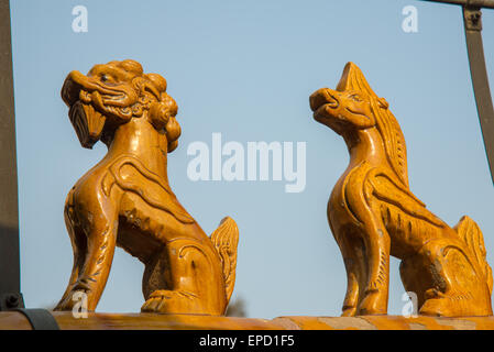 Dettaglio del padiglione imperiale del palazzo estivo a Beijing in Cina Foto Stock