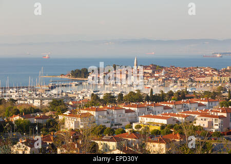 Pittoresca città vecchia Izola, Slovenia. Foto Stock