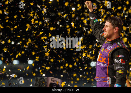 Concord, North Carolina, Stati Uniti d'America. 16 Maggio, 2015. Denny Hamlin (11) vince la Sprint All-Star gara a Charlotte Motor Speedway in concordia, NC. Credito: csm/Alamy Live News Foto Stock