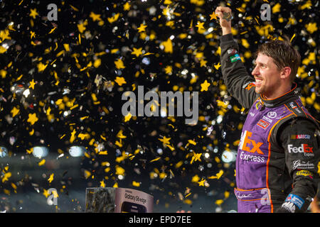 Concord, North Carolina, Stati Uniti d'America. 16 Maggio, 2015. Denny Hamlin (11) vince la Sprint All-Star gara a Charlotte Motor Speedway in concordia, NC. Credito: csm/Alamy Live News Foto Stock