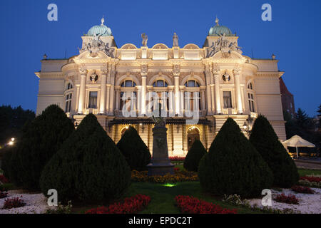 Juliusz Slowacki Theatre di notte a Cracovia, in Polonia, in stile eclettico architettura del XIX secolo. Foto Stock