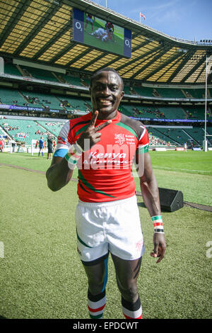 Londra, Regno Unito. Il 17 maggio 2015. Collins Injera's dopo aver segnato il suo duecentesimo Rugby World Series provare durante il Marriott London Sevens a Twickenham il match contro il Giappone. Kenya battere il Giappone 24 - 12. Credito: Elsie Kibue/Alamy Live News Foto Stock