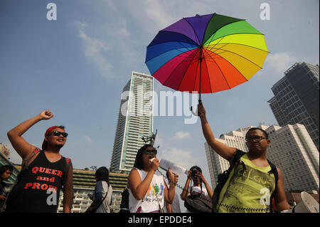 Jakarta, Indonesia. Il 17 maggio 2015. Le persone partecipano in un rally durante la Giornata Internazionale contro l'omofobia, Transphobia e Biphobia a Jakarta, Indonesia, 17 maggio 2015. © Agung Kuncahya B./Xinhua/Alamy Live News Foto Stock