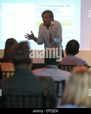 Jeremy Gilley,fondatore della pace un giorno risolve i delegati al Festival del Marketing con: Jeremy Gilley dove: Londra, Regno Unito quando: 12 Nov 2014 Credit: WENN.com Foto Stock