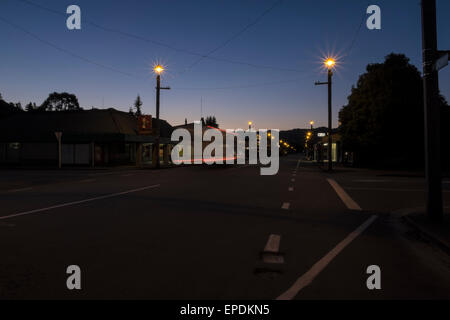 Strada principale di Reefton, Nuova Zelanda. In primo luogo del sud del mondo ad avere l'elettricità. Foto Stock