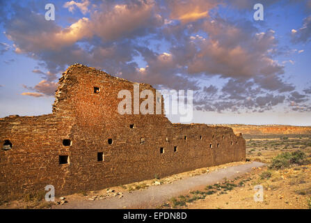 Il Anasazi 'grande casa' a Hungo Pavi, nel Chaco Culture National Historical Park, nel nord-ovest del Nuovo Messico Foto Stock