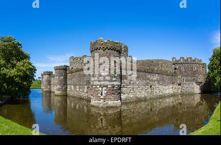 Beaumaris Castle, Beaumaris, Anglesey, Galles, Regno Unito Foto Stock