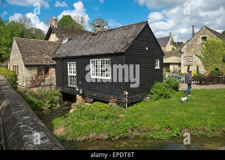 Il White Hart Inn, un pub di campagna, vicino a Ford Chippenham Wiltshire, Inghilterra REGNO UNITO Foto Stock