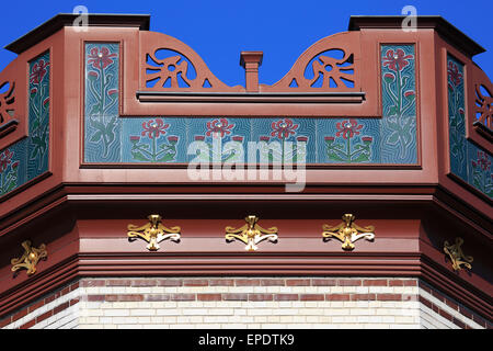 Dettaglio dell'autunno casa (una delle quattro stagioni) in stile Art Nouveau a Zurenborg ad Anversa, in Belgio Foto Stock