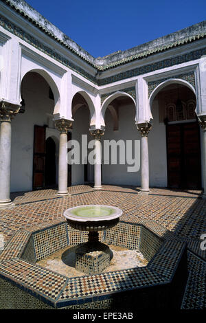 Marocco, Tangeri, Kasbah, Dar el Makhzen, cortile del palazzo del sultano Foto Stock