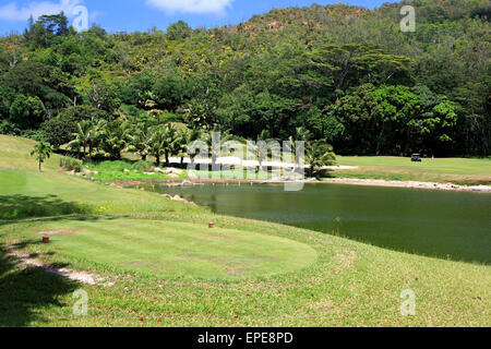 Il lago sul campo da golf al Constance Lemuria Resort. Isola di Praslin nelle Seychelles. Foto Stock