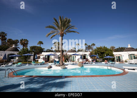 Area piscina, bungalow park Parque Romantico, Maspalomas, Gran Canaria Isole Canarie Spagna Foto Stock