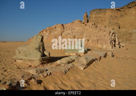 Aries sfinge di Amon tempio ai piedi del Gebel Barkal, Karima, Stato di ash-Schamaliyya, la Nubia, Sudan Foto Stock