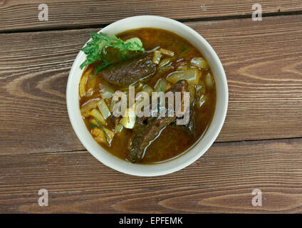 Boz kourma. grigliate di carne e verdure. tradizionale cucina azerbaigiana hot Foto Stock