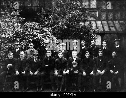 Il Manchester United team training in Chingsford per il 1909 finale di FA Cup. Xxv Aprile 1909. Foto Stock