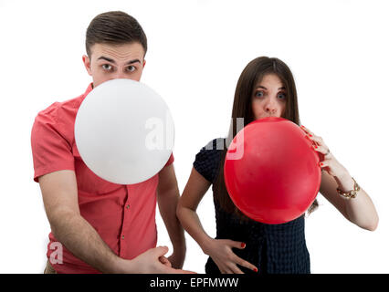 Giovane annunciando il loro bambino con ballons Foto Stock