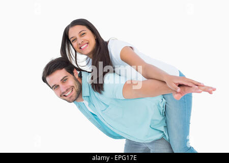 Felice uomo informale dando bella ragazza piggy back Foto Stock