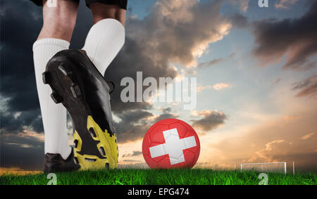 Immagine composita di scarpa da calcio calci palla svizzera Foto Stock