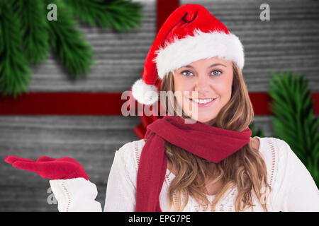 Immagine composita di festosa bionda presentando con la mano Foto Stock