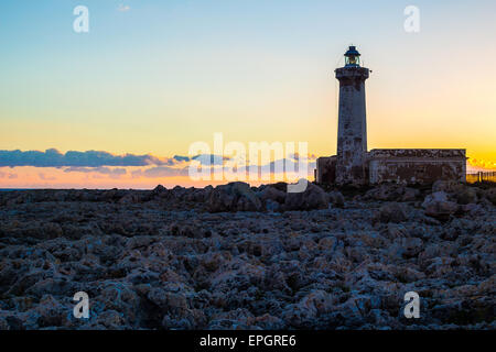 Capo Murro faro. Si trova nell'area marina protetta del Plemmirio (SR), Sicilia, IT. Foto Stock