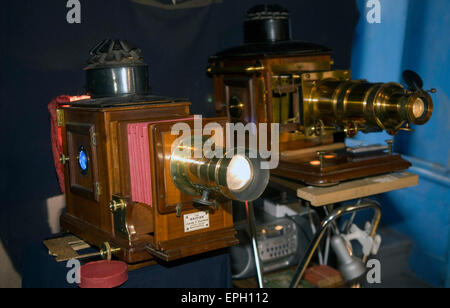 Proiettori a screening una lanterna magica mostra, Liphook, Hampshire, Regno Unito. Foto Stock