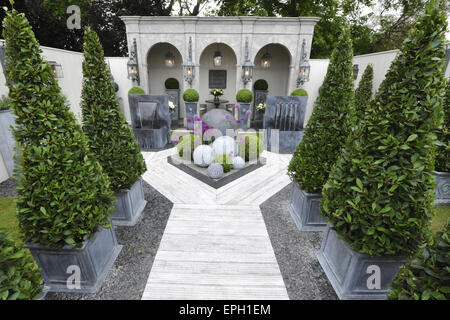 Londra, Regno Unito. 18 Maggio, 2015. Una formale giardino minimalista al Chelsea Flower Show. Credito: Michael Preston/Alamy Live News Foto Stock