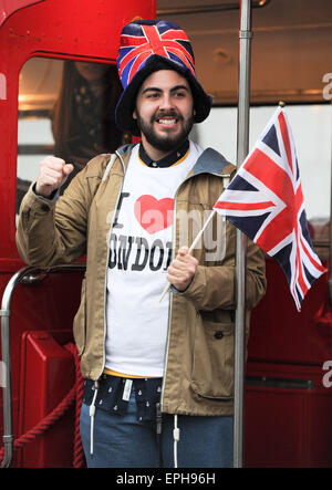 Mel B e X fattore finalista Andrea gustando il tè del pomeriggio e champagne mentre touring Londra su un percorso bus Master dotato di: Andrea Faustini dove: Londra, Regno Unito quando: 13 Nov 2014 Credit: Karl Piper/WENN Foto Stock