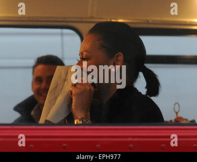 Mel B e X fattore finalista Andrea gustando il tè del pomeriggio e champagne mentre touring Londra su un percorso bus Master con: Melanie Brown dove: Londra, Regno Unito quando: 13 Nov 2014 Credit: Karl Piper/WENN Foto Stock