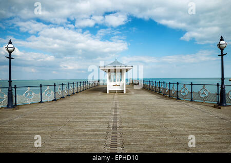 Un lungomare vittoriano pier a Swanage nel Dorset Foto Stock