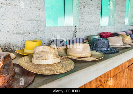 La collezione di cappelli di James Goldstein famoso appassionato di basket, Beverly Hills, CA. Foto Stock