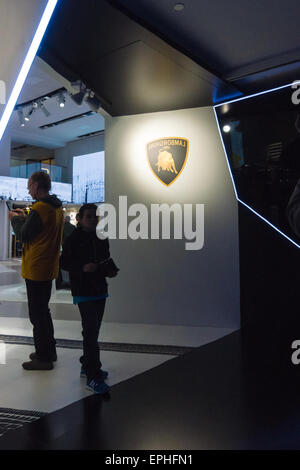 Berlino - Maggio 02, 2015: Showroom. Il supporto del produttore lusso costoso supercars - Lamborghini. Foto Stock