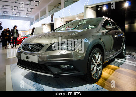 Berlino - Maggio 02, 2015: Showroom. Crossover SEAT Leon X-Perience. Prodotte a partire dal 2014. Foto Stock