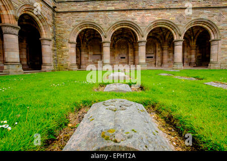 Il Roxburghe Memorial Chiostro - costruito negli anni Trenta del Novecento per commemorare l'ottavo duca di Roxburghe, Kelso Abbey, Scottish Borders Foto Stock