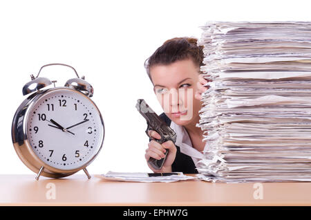 Donna con la pistola sotto stress da scadenze Foto Stock