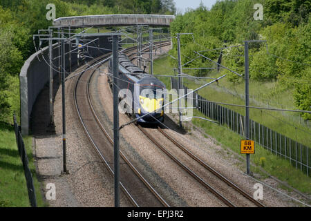 Giavellotto treno via HS1 Foto Stock