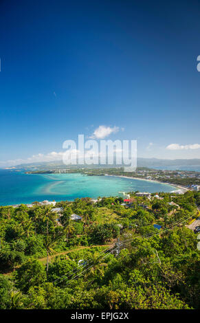 Costa Tropicale Vista verso bolabog beach l'isola di Boracay nelle Filippine Foto Stock