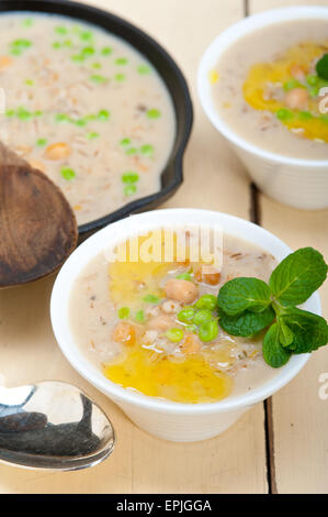 Sostanziosa del Medio Oriente e ceci Zuppa di orzo Foto Stock