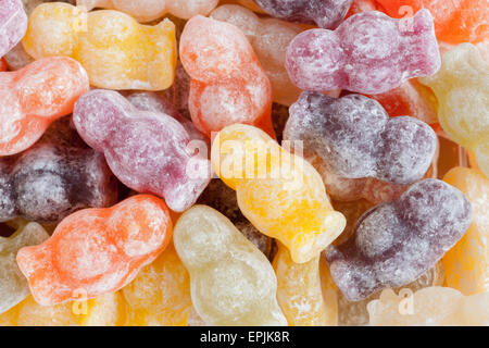 Orsetti di gomma morbida a forma di confetteria come neonati in una varietà di colori e sapori Foto Stock