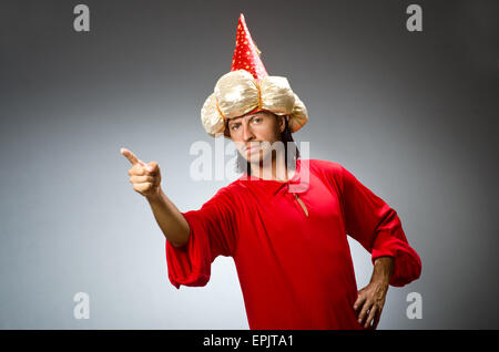 Procedura guidata di divertenti indossando abito rosso Foto Stock