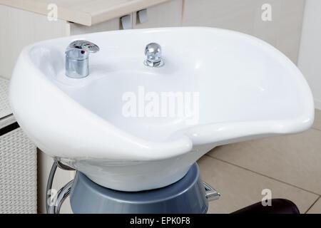 White lavabo moderno Foto Stock