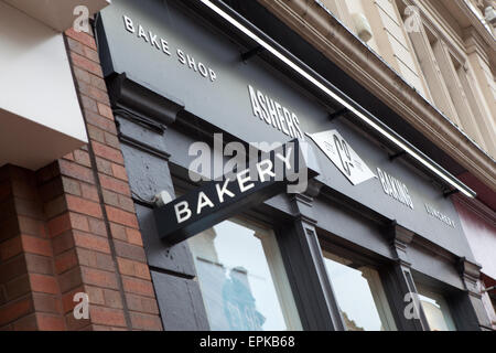 Tribunali Laganside, Belfast, Regno Unito. 19 Maggio, 2015. Ashers panificio a Belfast. Un giudice regole contro di loro dopo aver rifiutato per cuocere una torta che un Pro-Gay slogan sul credito it: Bonzo Alamy/Live News Foto Stock