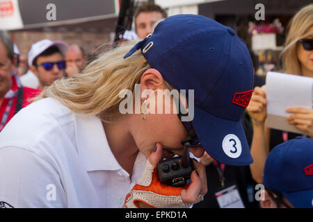 Model Jodie Kidd in Piazza Vittoria per l'inizio del classico italiano di corsa su strada la Mille Miglia da Brescia a Roma e di nuovo indietro la copertura 1000 miglia. 14.05.2015 Foto Stock