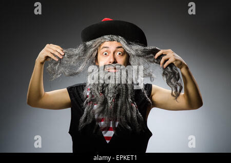 Funny pirata con barba lunga Foto Stock