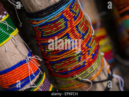 Panama e isole San Blas, Mamitupu, Kuna Indian bracciali Foto Stock