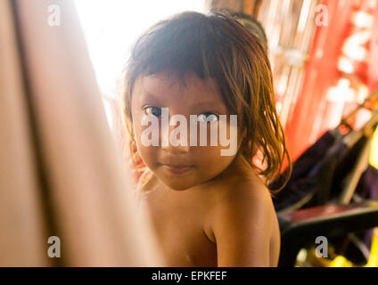 Panama e isole San Blas, Mamitupu, Ritratto di una Kuna bambino indiano Foto Stock