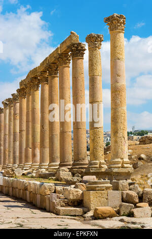 Il Cardo Maximus street in Jerash rovine della Giordania Foto Stock