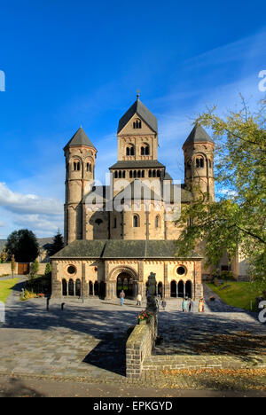 La chiesa abbaziale del monastero benedettino di Maria Laach, in Germania, in Renania Palatinato, Europa Foto Stock