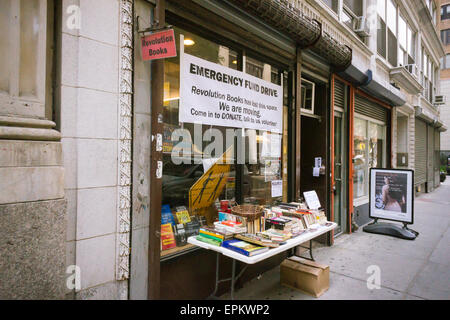 La premiere libraio indipendente per politici e socialmente rilevanti libri, libri di rivoluzione nel quartiere di Chelsea di New York Sabato, 16 maggio 2015. Il non-per-profitto bookstore è attualmente alla ricerca di un nuovo sito nel suo contratto di locazione è scaduto ed è il tentativo di sollevamento di $150.000 per finanziare la nuova posizione. (© Richard B. Levine) Foto Stock