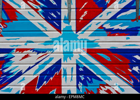 Unione artistica jack flag dipinta su beach hut Foto Stock