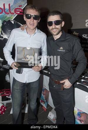 Irish ciclisti professionisti Nicolas Roche, Sam Bennett, Philip Deignan e Dan Martin frequentare un 'Meet i pro' evento in Dunboyne Castle Hotel, Dublino, Irlanda - 13.11.14. Dotato di: Dan Martin con sponsorizzare Robert agnello (occhiali da sole.ie) dove: Dublino, Irlanda quando: 14 Nov 2014 Credit: WENN.com Foto Stock